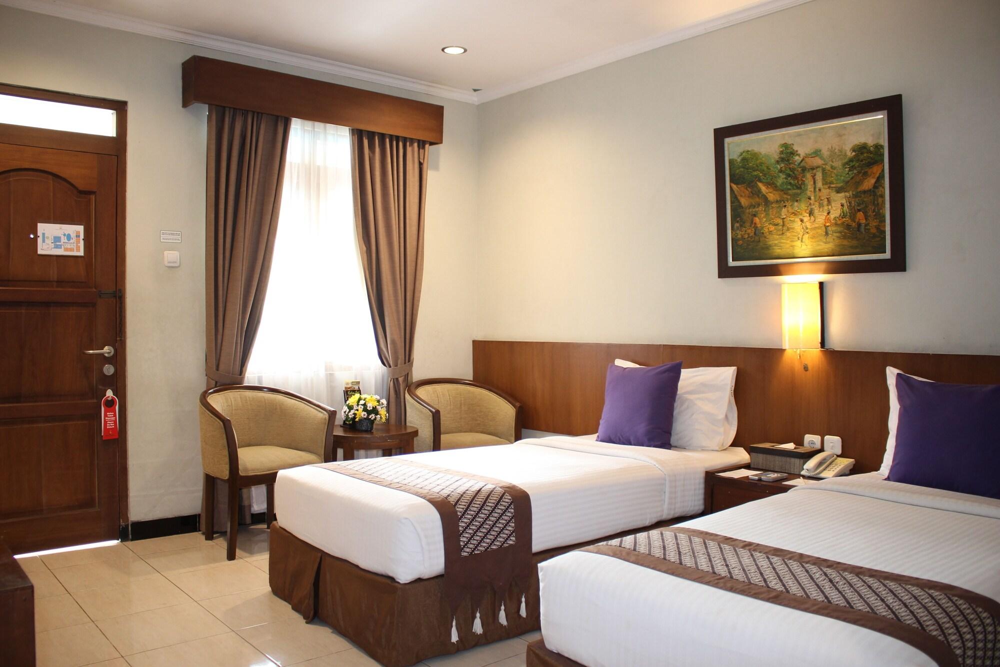 Cakra Kembang Hotel Kejayan Экстерьер фото