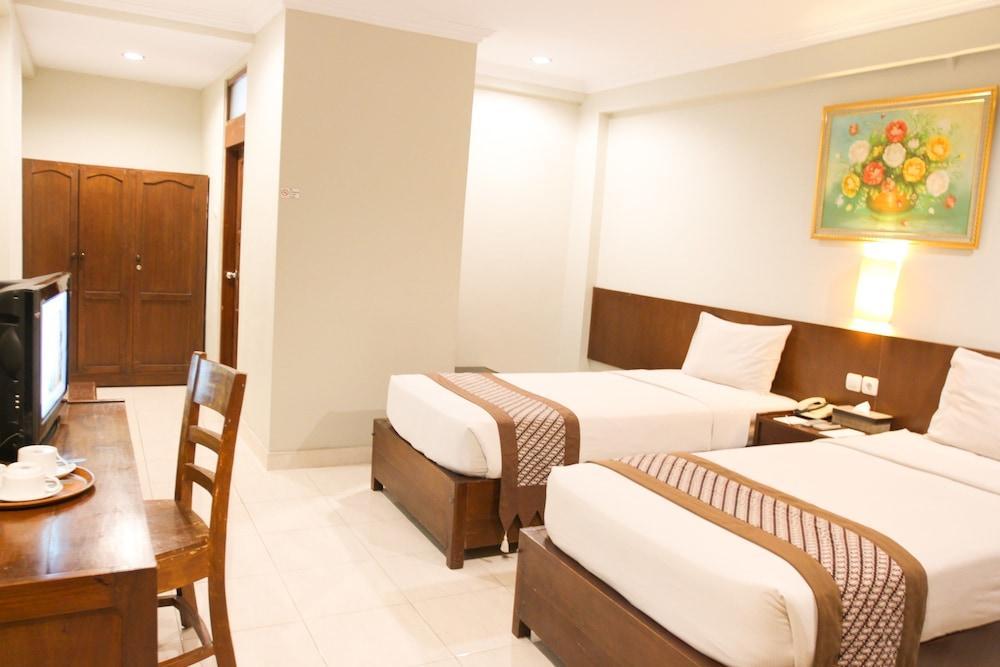 Cakra Kembang Hotel Kejayan Экстерьер фото
