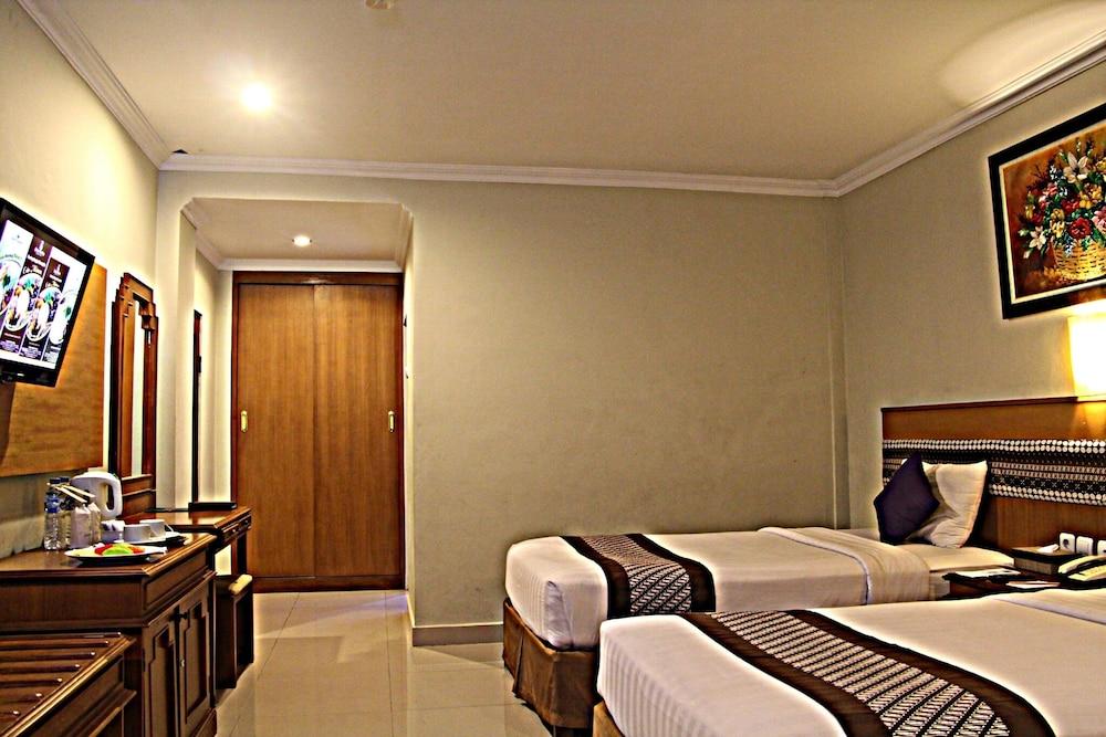 Cakra Kembang Hotel Kejayan Экстерьер фото