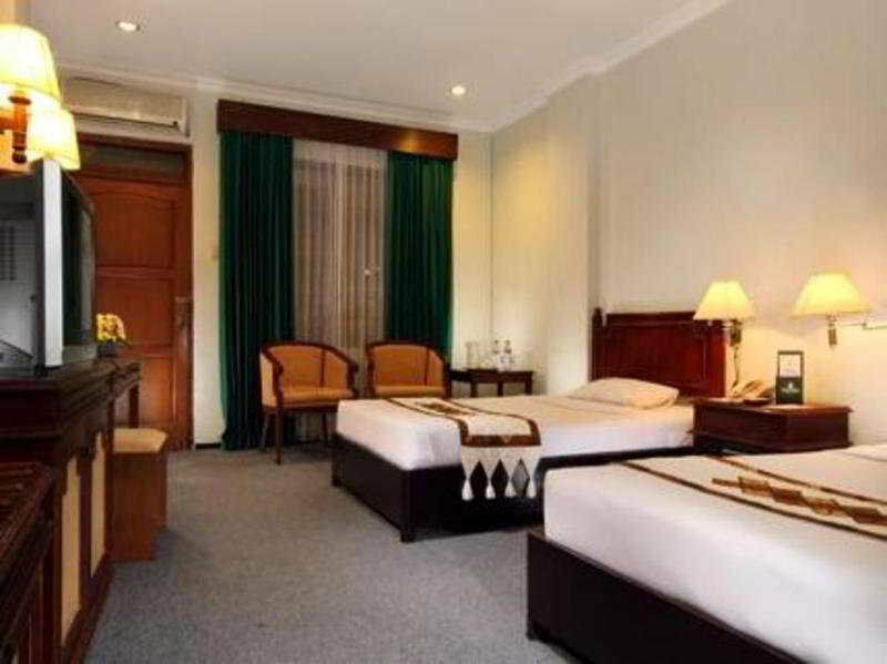 Cakra Kembang Hotel Kejayan Экстерьер фото